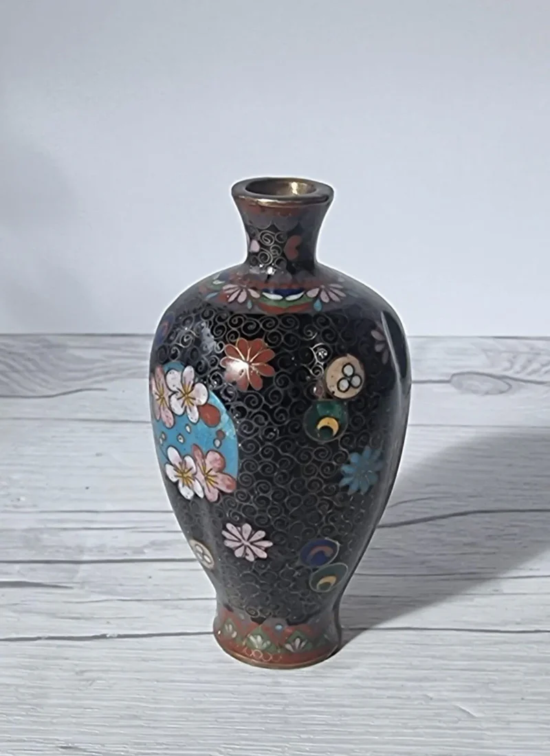 Takahara Komajiro Cloisonne 6 Lobed Vase, Late Meiji Era, Japanese - Image 3