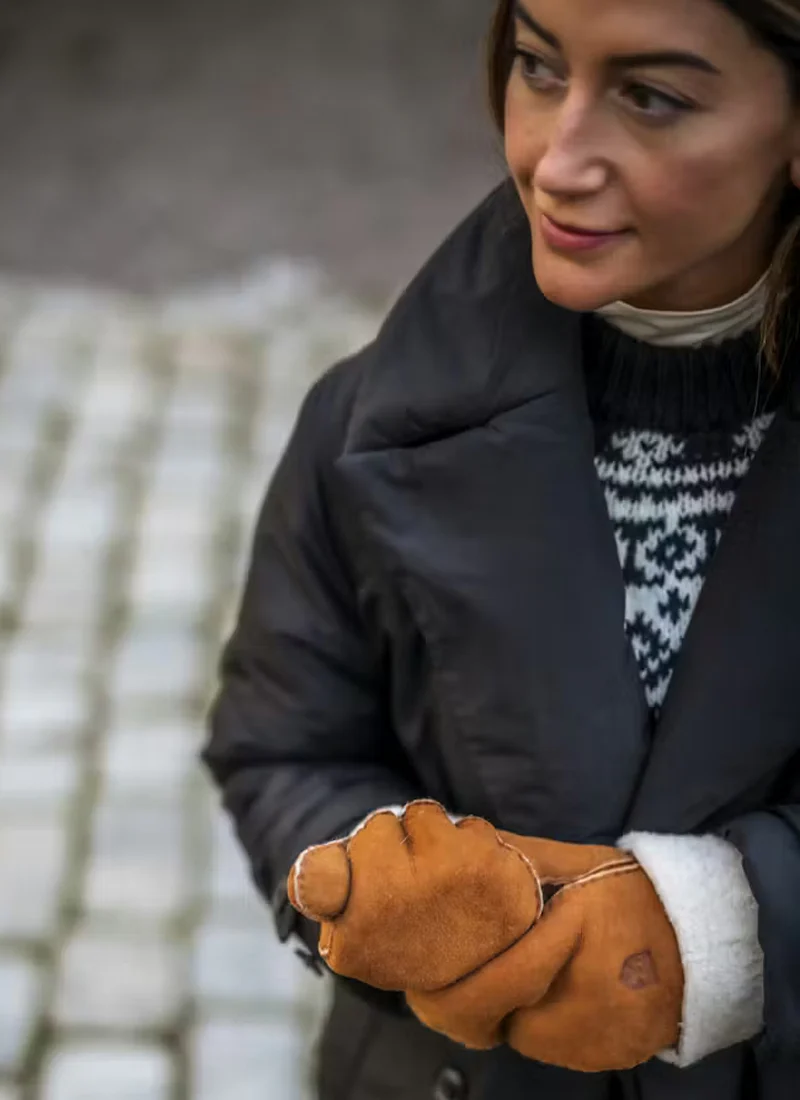 Sheepskin Mitt - Image 5