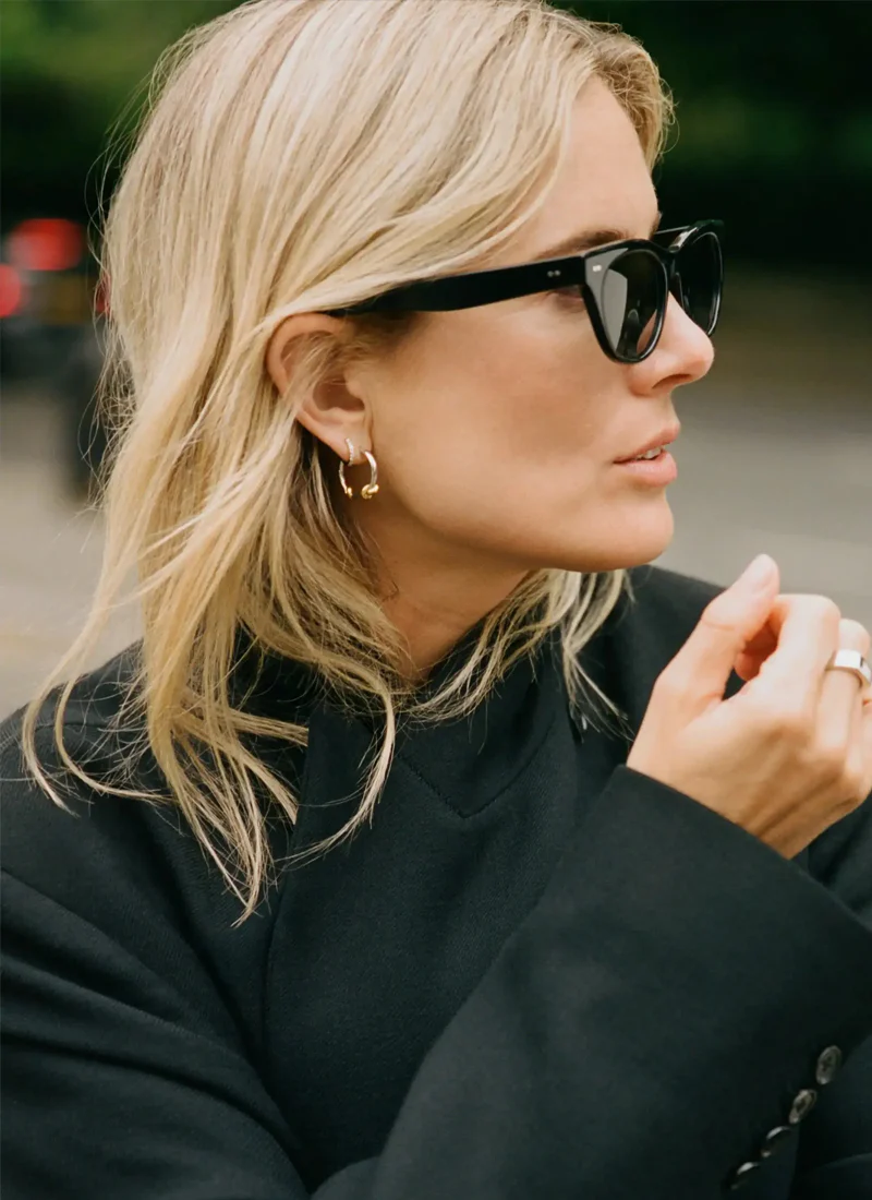 Lucy Williams Knot Small Hoop Earrings - Image 2