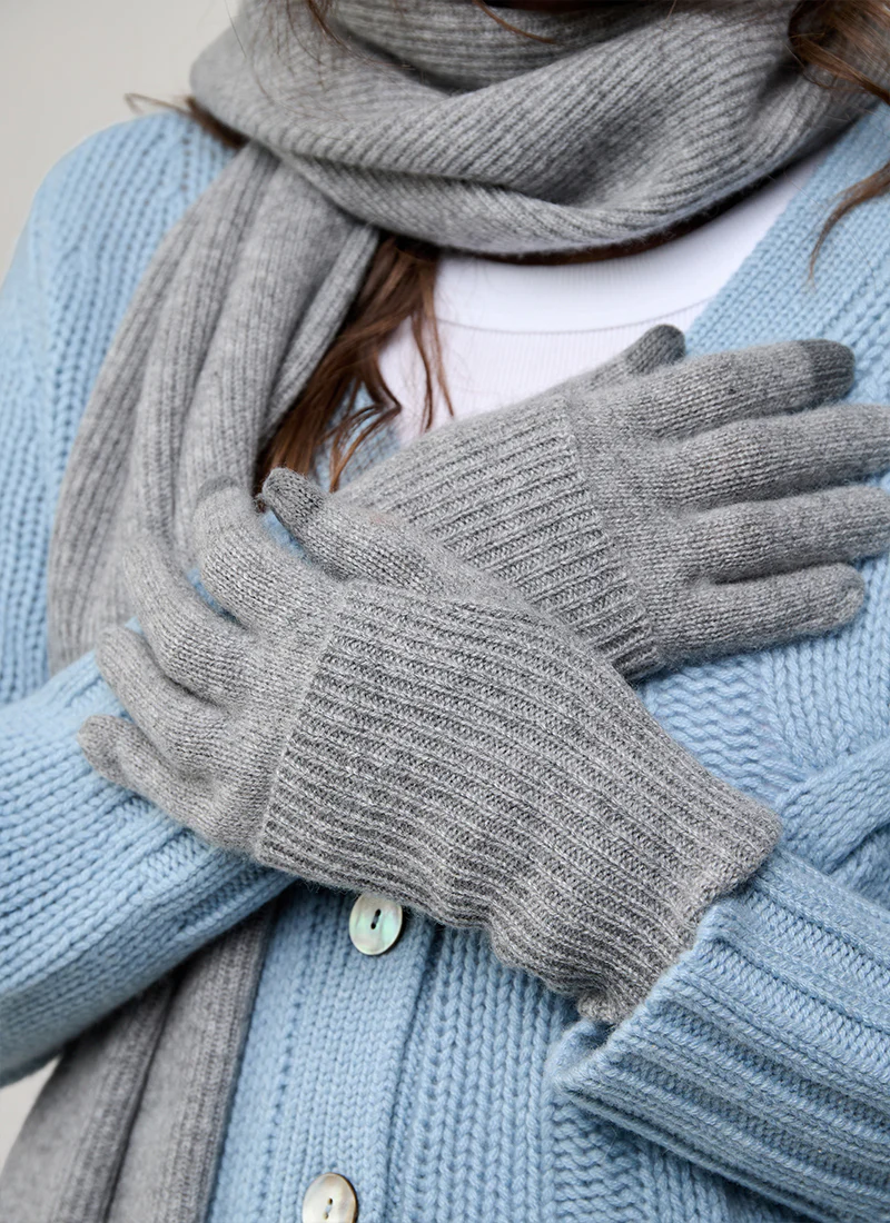 Cashmere Set - Glove & Beanie - Image 5