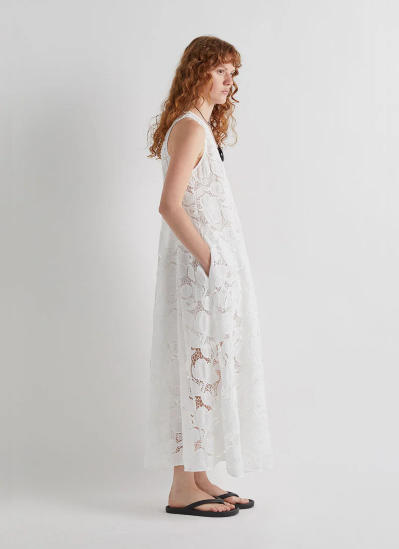 Sleeveless V-neck Lace Maxi Dress - Image 3