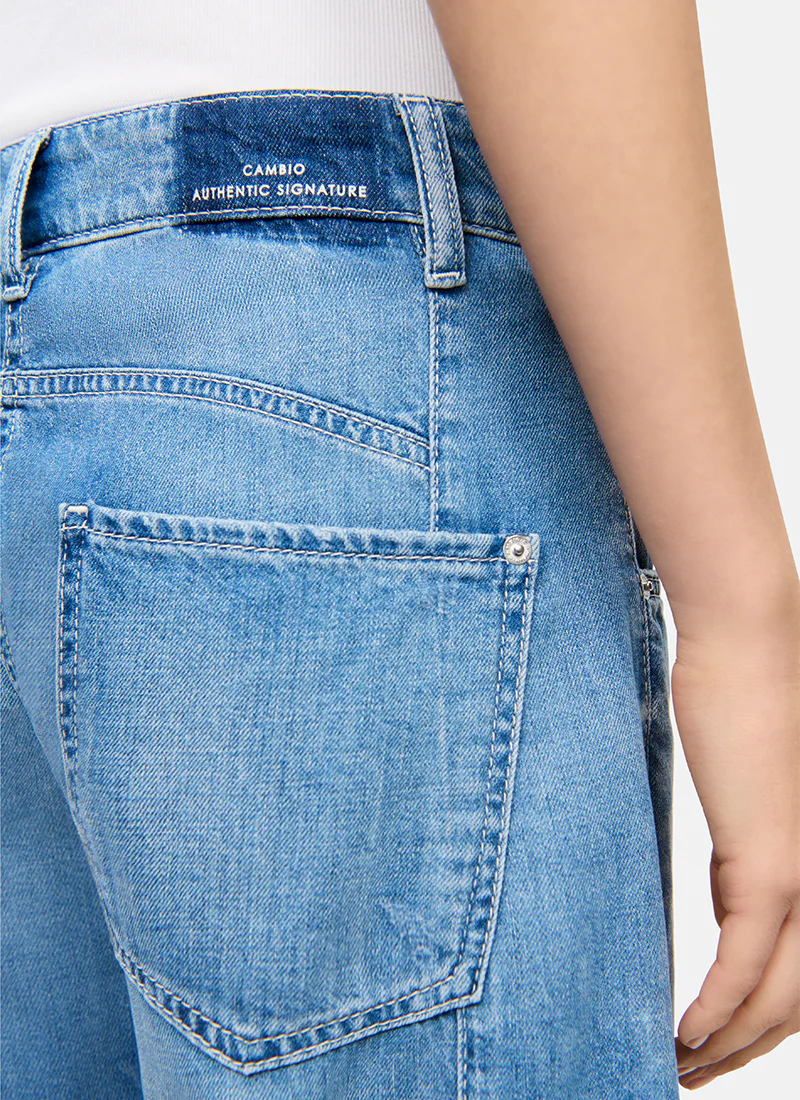 Orla Barrel Leg Cropped Jeans - Image 4